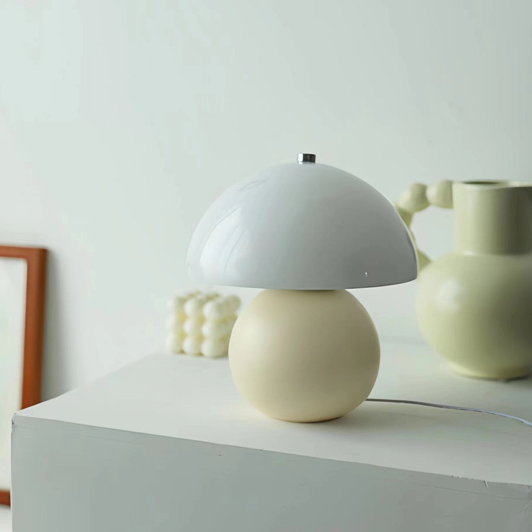 Italian Style Cream Ceramic Table Lamp