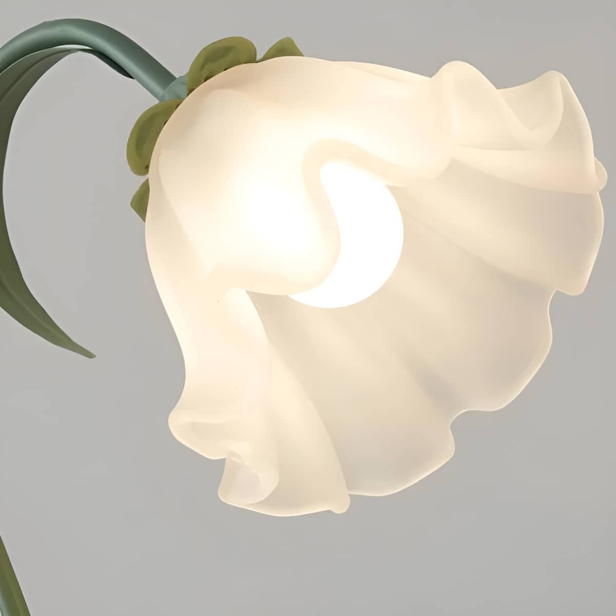 Art Nouveau Acrylic Lily Flower Table Lamp