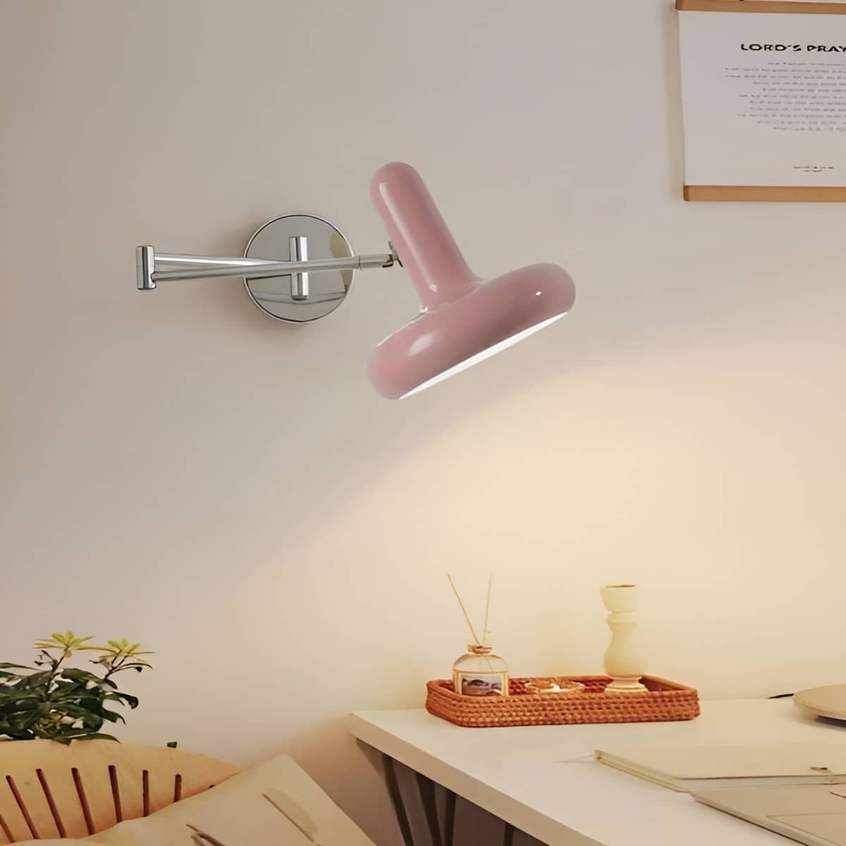 Moderne Lesewandleuchte fürs Bett mit ausziehbarem Arm