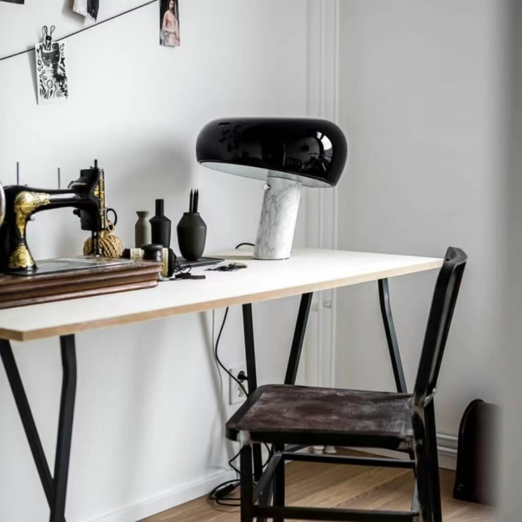 Lampe de table moderne et créative en marbre Snoopy