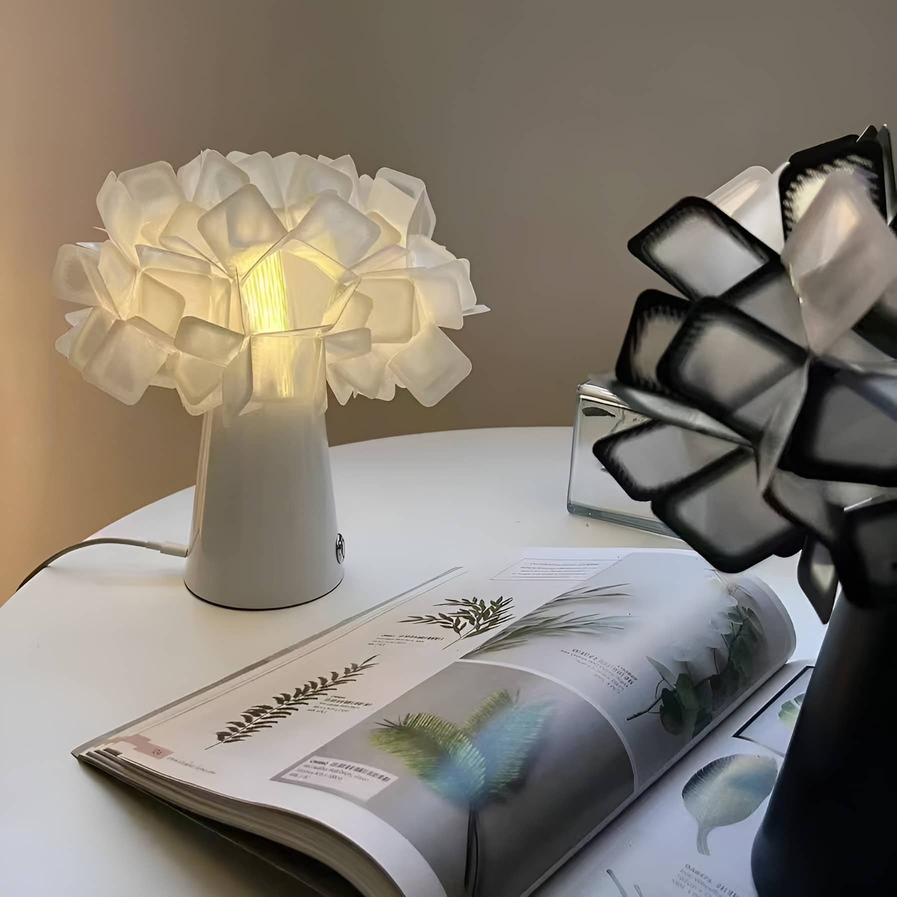 Petal Decorative Modern Cordless Table Lamp