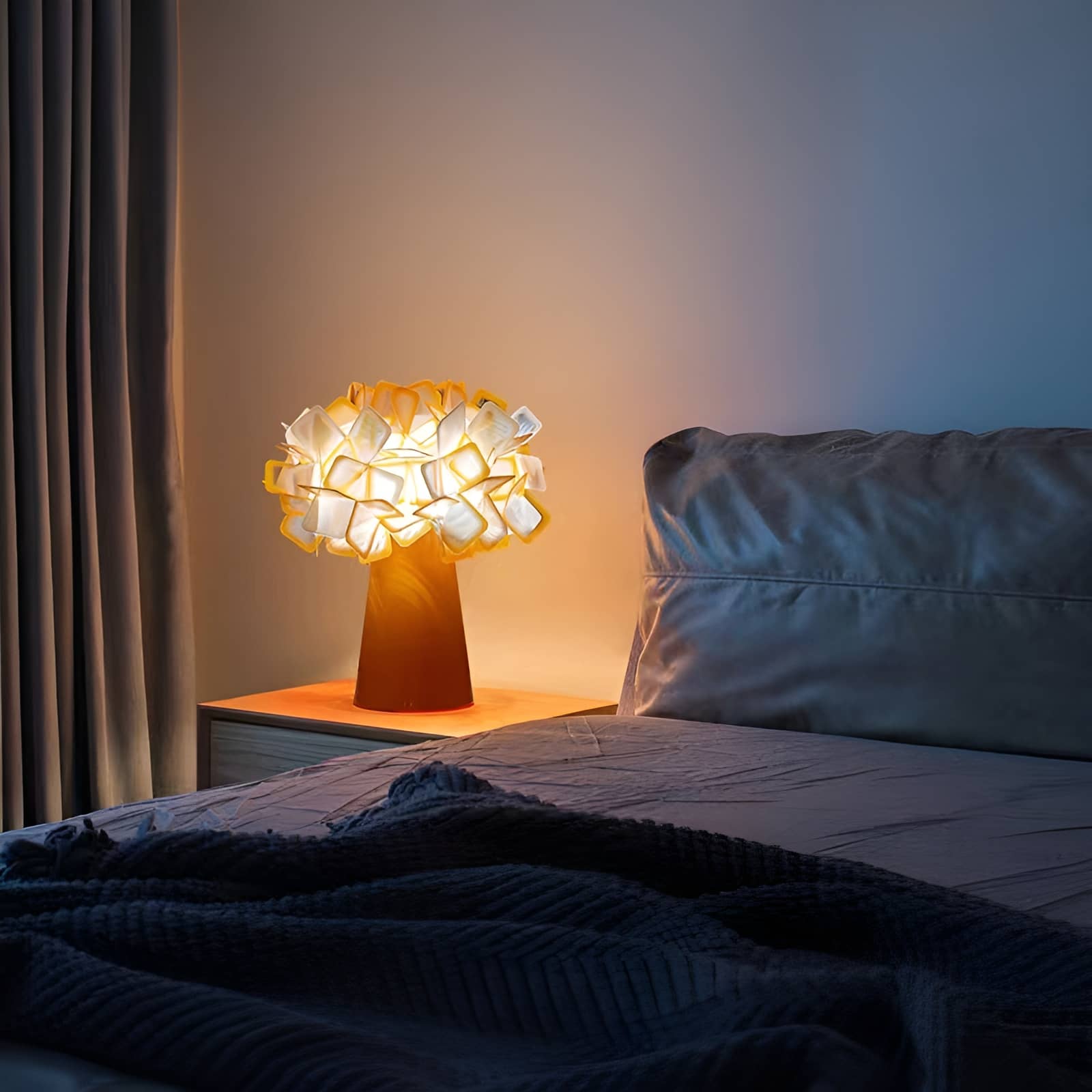 Petal Decorative Modern Cordless Table Lamp