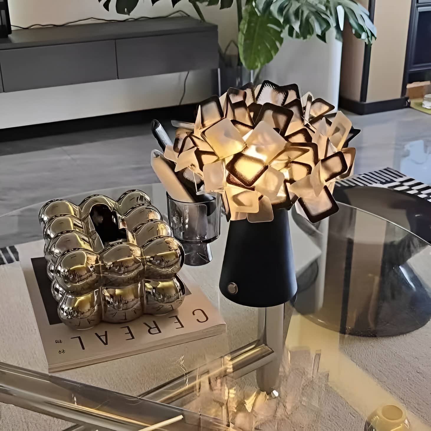 Petal Decorative Modern Cordless Table Lamp