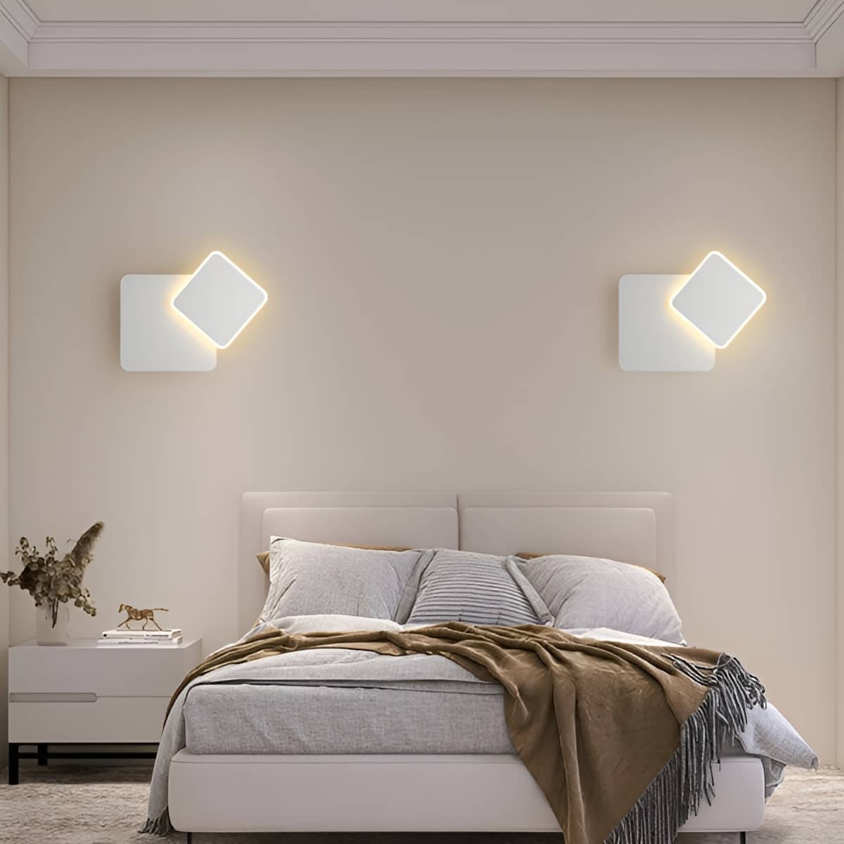 Minimalist Rotatable LED Wall Lamp for Modern Interiors