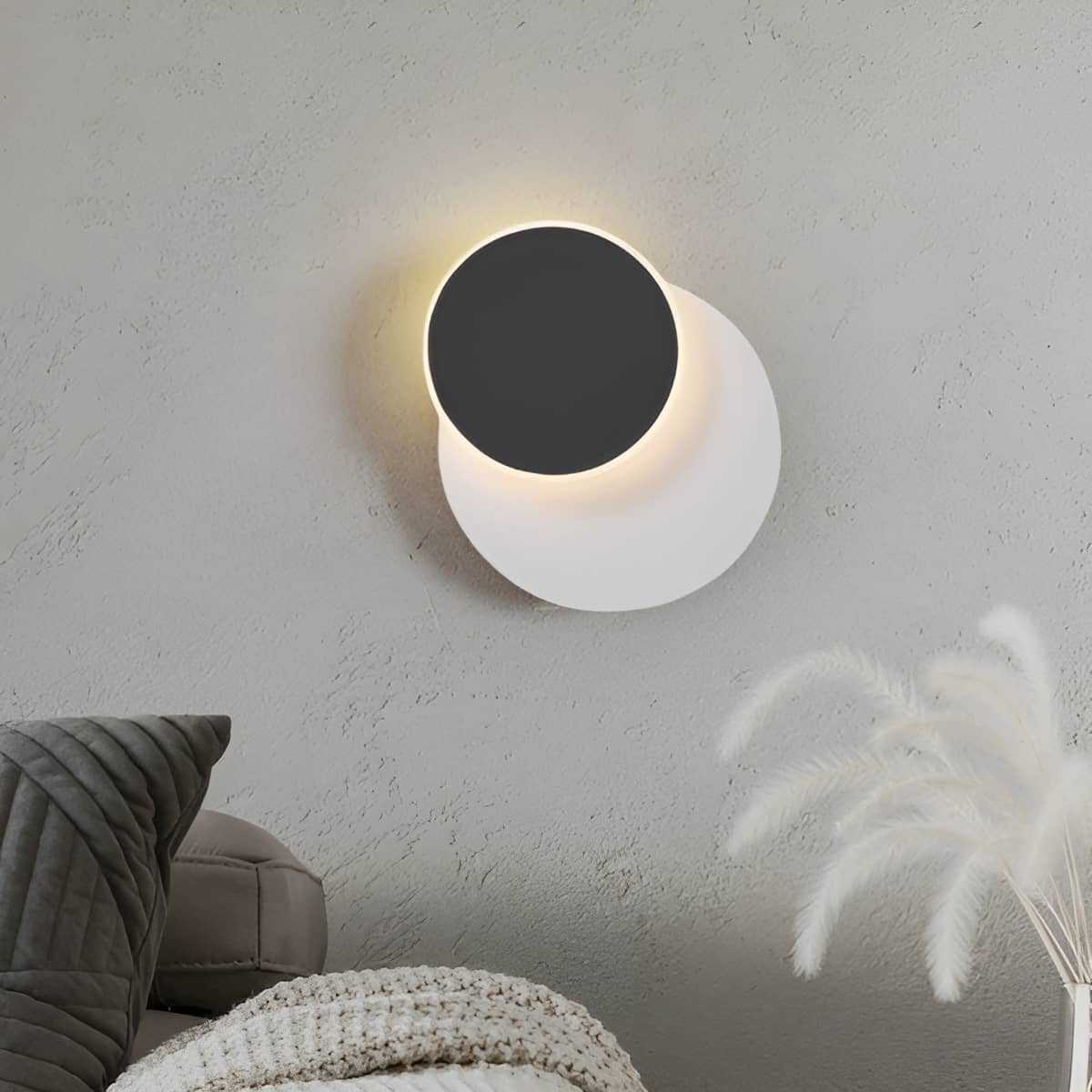 Minimalist Rotatable LED Wall Lamp for Modern Interiors