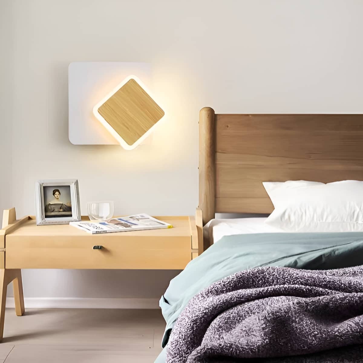 Minimalist Rotatable LED Wall Lamp for Modern Interiors