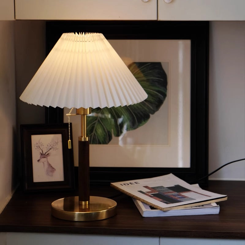Retro Traditional Pleated Fabric Table Lamp