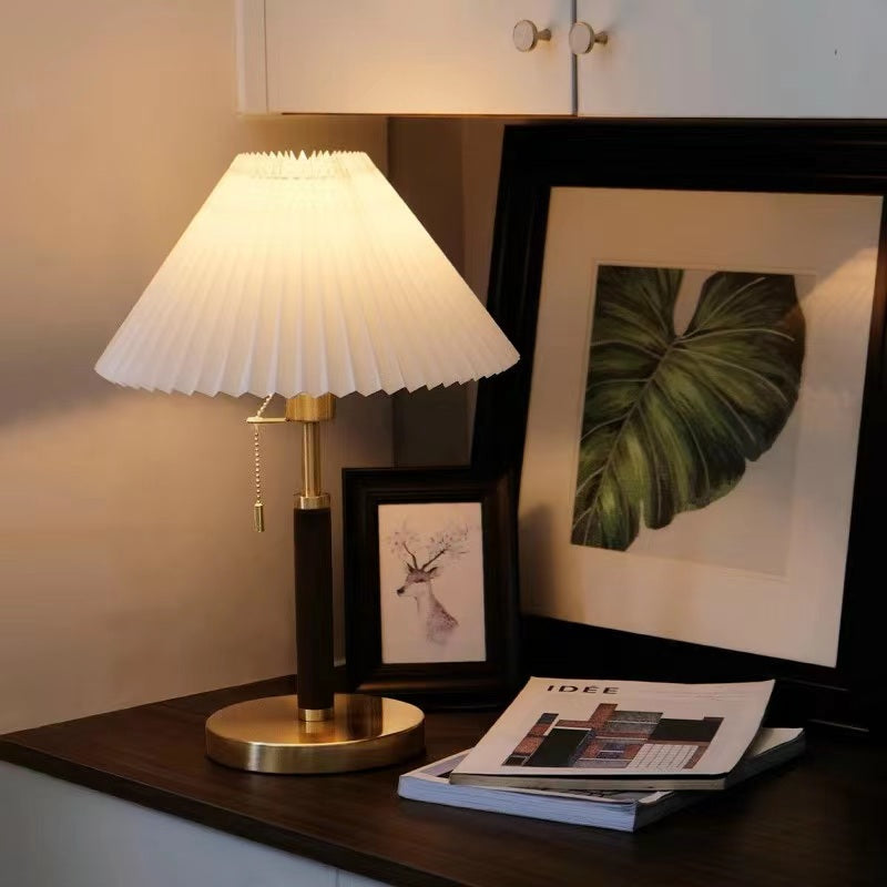 Retro Traditional Pleated Fabric Table Lamp