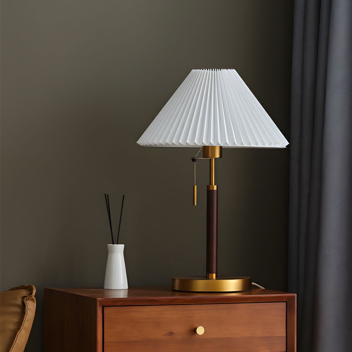 Retro Traditional Pleated Fabric Table Lamp