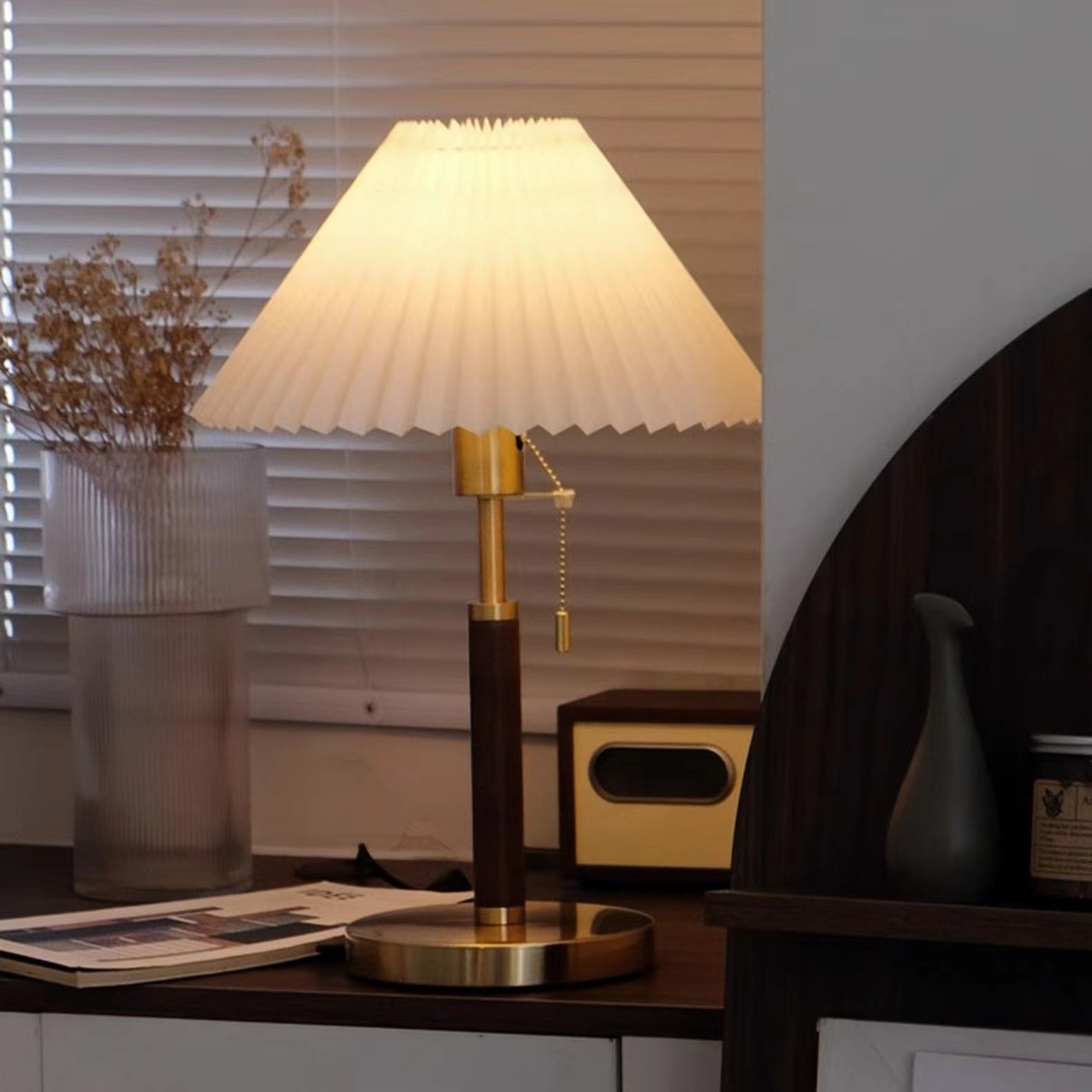Retro Traditional Pleated Fabric Table Lamp