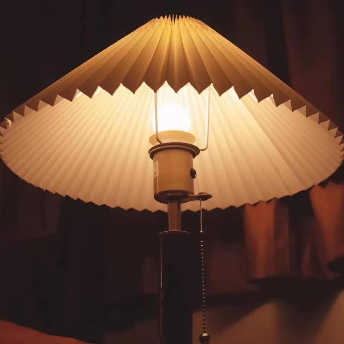 Retro Traditional Pleated Fabric Table Lamp
