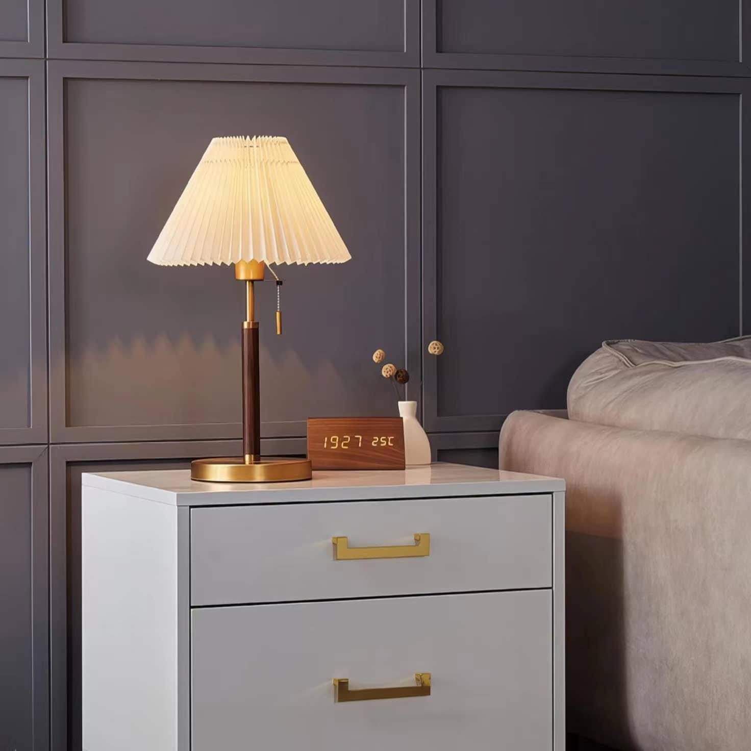 Retro Traditional Pleated Fabric Table Lamp