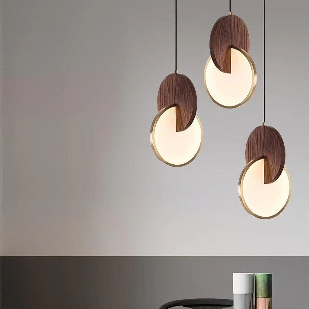 Moderne Doppelscheiben-Pendelleuchte aus Holz