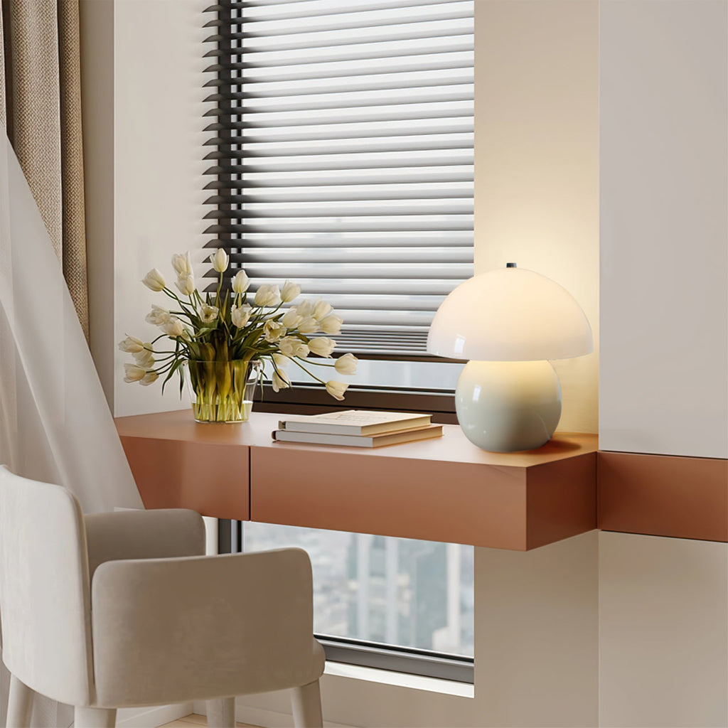 Italian Style Cream Ceramic Table Lamp