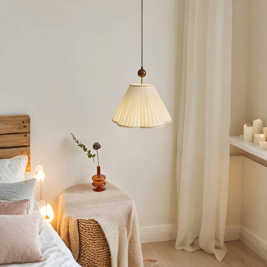 Suspension minimaliste en tissu blanc crème