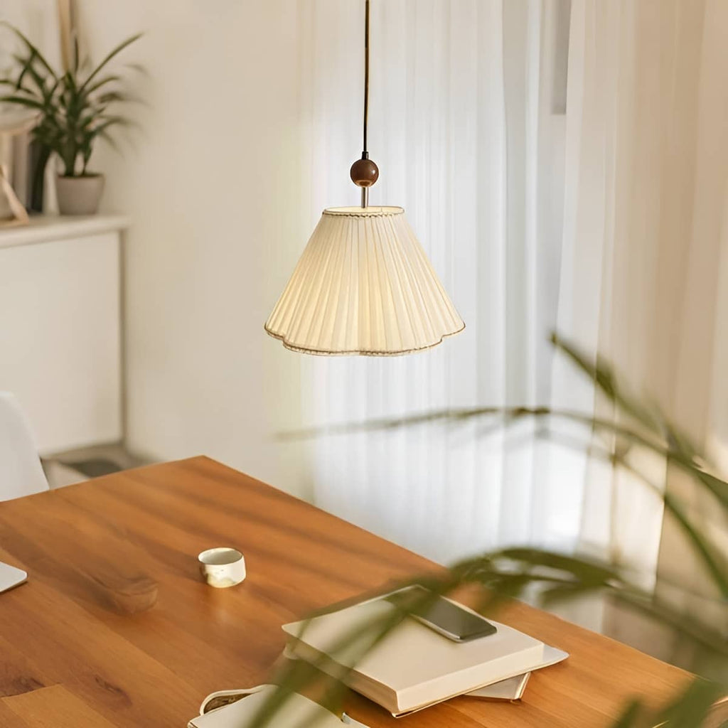 Suspension minimaliste en tissu blanc crème