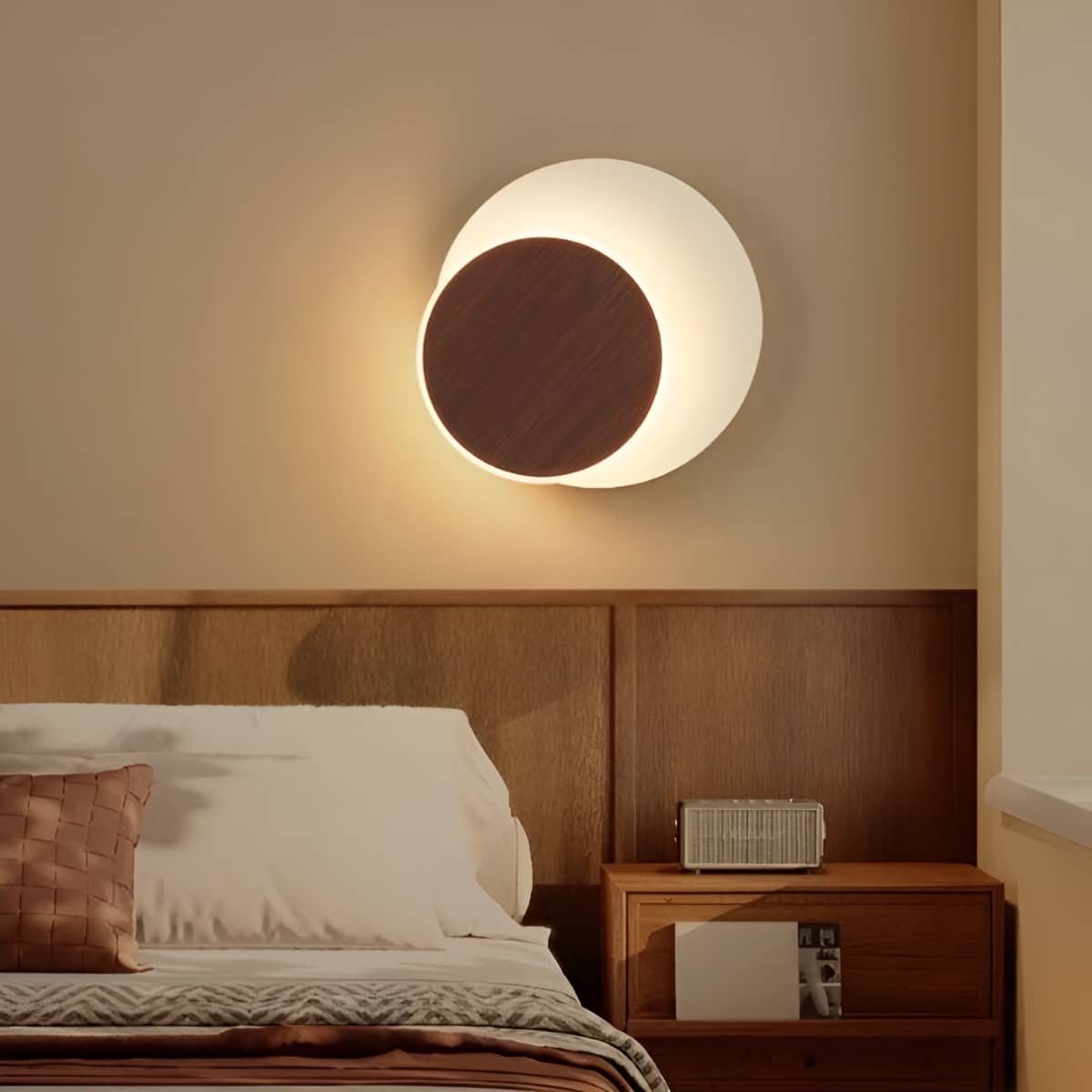 Minimalist Rotatable LED Wall Lamp for Modern Interiors