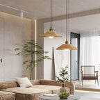 Schlichte rustikale Pendelleuchte aus Holz im japanischen Stil